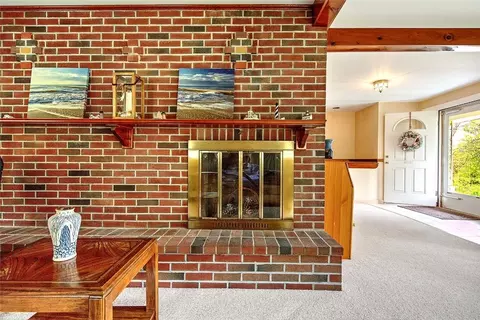 Entry Way - 120 Grange Ave, Woonsocket, RI 02895 photo 4 of 8