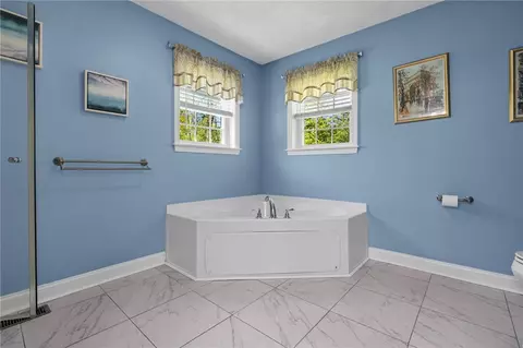 Bath - 799 Chestnut Hill Rd, Glocester, RI 02814 photo 3 of 4