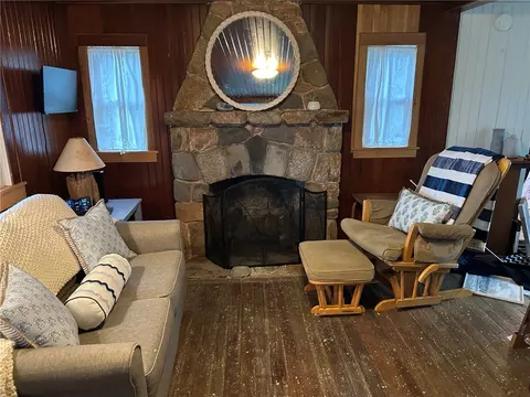 Living - 24 Point Meadows Rd, Little Compton, RI 02837 photo 1 of 3
