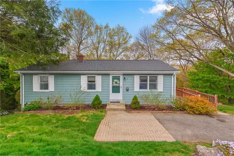 6 Linda Ct, Coventry, RI 02816