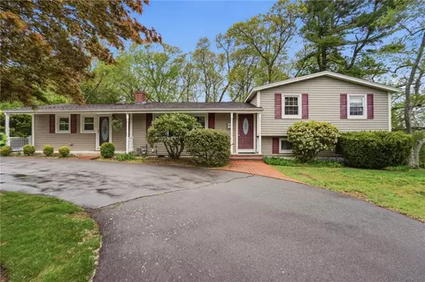 135 Red Chimney Dr, Warwick, RI 02886