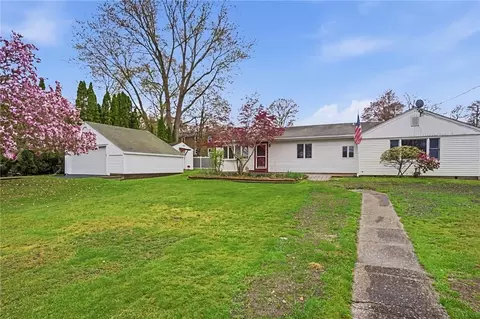 11 Cedar Dr, Bristol, RI 02809
