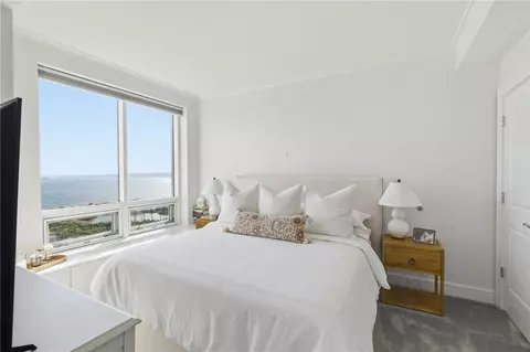 1 Tower Dr #902, Portsmouth, RI 02871