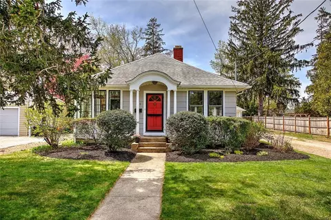 119 Alfred Drowne Rd, Barrington, RI 02806