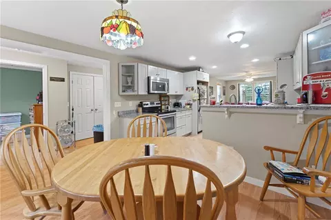 2 Burnside Ave, Seekonk, MA 02771