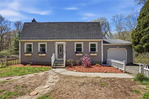 283 Tomaquag Rd, Ashaway, RI 02804