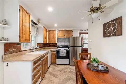 Kitchen - 48 Barker St, Warwick, RI 02888 photo 3 of 5
