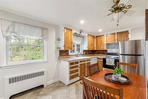 Kitchen - 48 Barker St, Warwick, RI 02888 photo 2 of 5