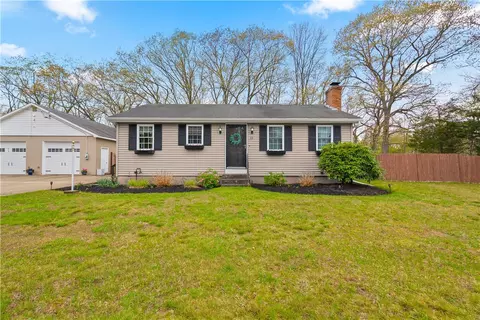 11 Crowell St, Cumberland, RI 02864