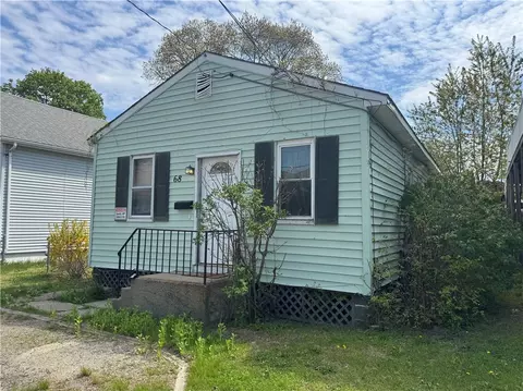 68 Uncas St, Warwick, RI 02889