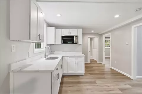 Entry Way - 52 Mockingbird Dr, Exeter, RI 02822 photo 5 of 6