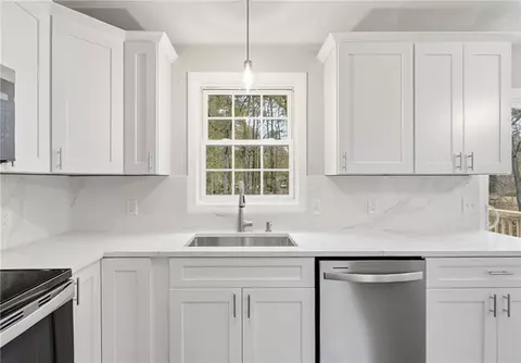 Kitchen - 52 Mockingbird Dr, Exeter, RI 02822 photo 2 of 3