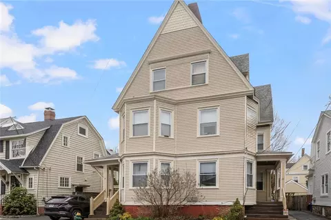 18 Adelphi Ave, Providence, RI 02906