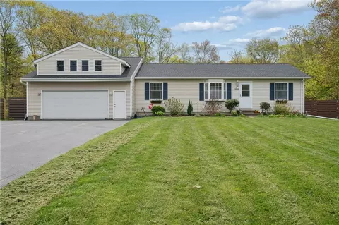 20 Oak Hill Dr, Exeter, RI 02822