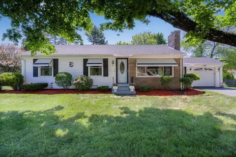 91 Priscilla Rd, Woonsocket, RI 02895