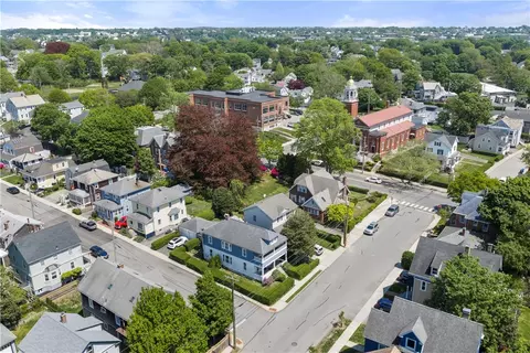 2 Bedlow Ave, Newport, RI 02840