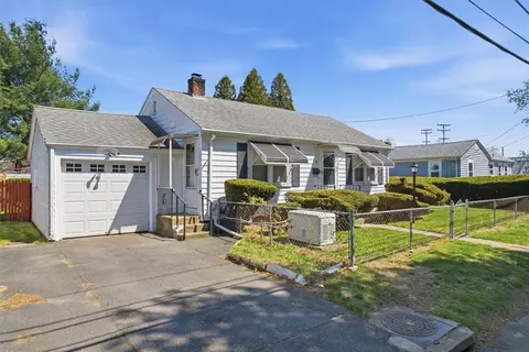 15 Rhodes Ave, Riverside, RI 02915