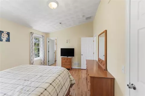 Bedroom - 48 Harris Ave, Warwick, RI 02889 photo 2 of 8