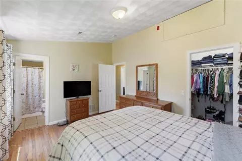 Bedroom - 48 Harris Ave, Warwick, RI 02889 photo 1 of 8