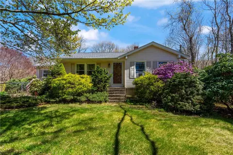 571 Stony Fort Rd, Saunderstown, RI 02874