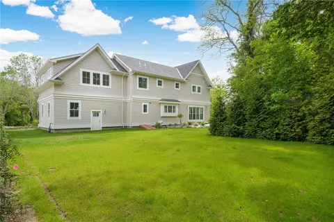 3 Knowlton Ct, Bristol, RI 02809