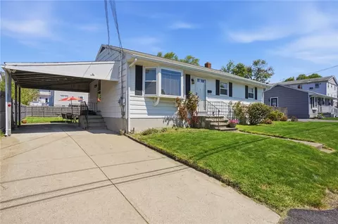 84 W Earle St, Cumberland, RI 02864