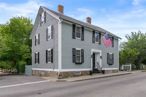 22 Farewell St, Newport, RI 02840