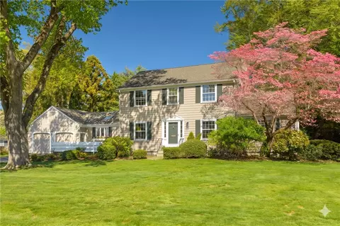 8 Harbour Rd, Barrington, RI 02806