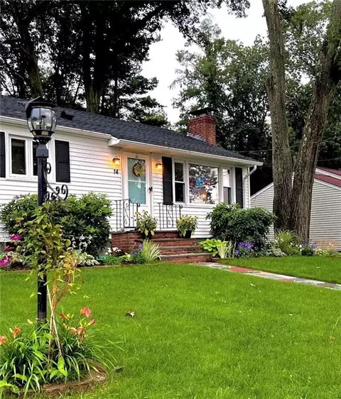 14 Woodhill Dr, Cranston, RI 02920