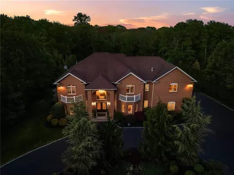 20 Red Brook Xing, Lincoln, RI 02865
