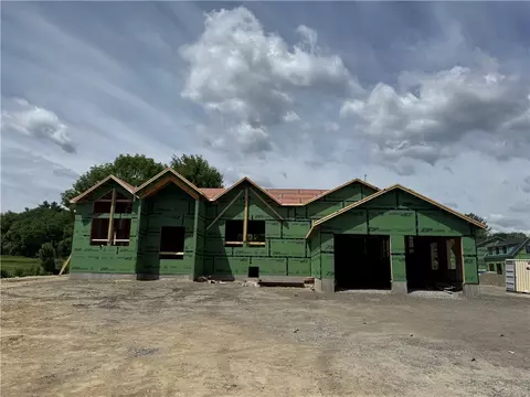1499 Pippin Orchard Rd, Cranston, RI 02921