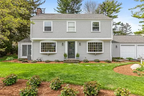 11 Harbour Rd, Barrington, RI 02806