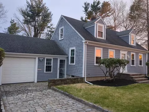 80 Kingswood Rd, Bristol, RI 02809