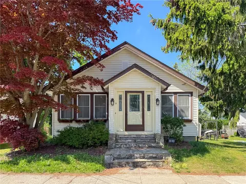 8 Greene Ln, Newport, RI 02840