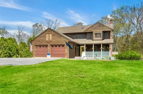 2 Overlook Dr, Ashaway, RI 02804