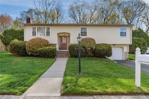 8 Joyce Dr, North Providence, RI 02911
