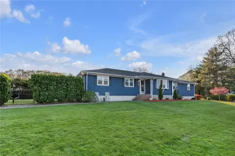 62 Canonchet Trl, Cranston, RI 02921