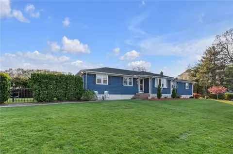 62 Canonchet Trl, Cranston, RI 02921