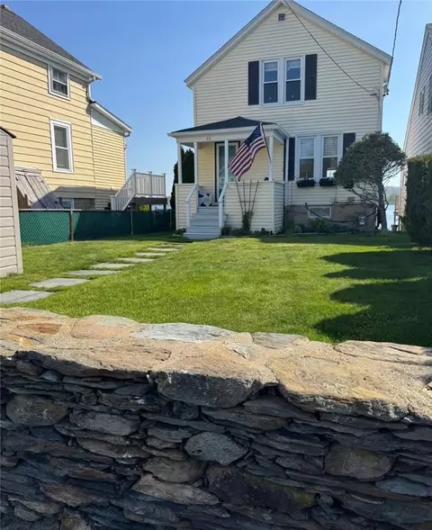 45 Cedar Ave, Portsmouth, RI 02871