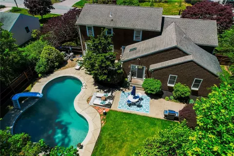 122 Sylvan Dr, East Greenwich, RI 02818