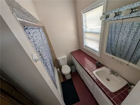 Bath - 420 Orms St, Providence, RI 02908 photo 3 of 4