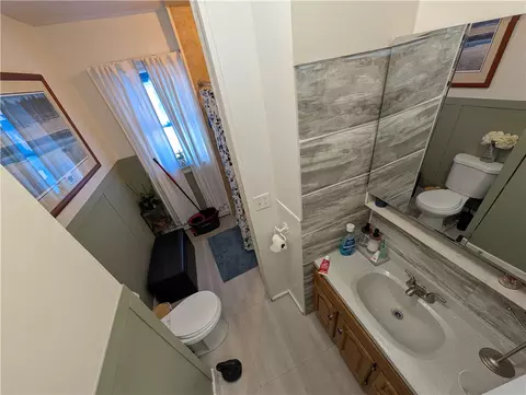 Bath - 420 Orms St, Providence, RI 02908 photo 2 of 4