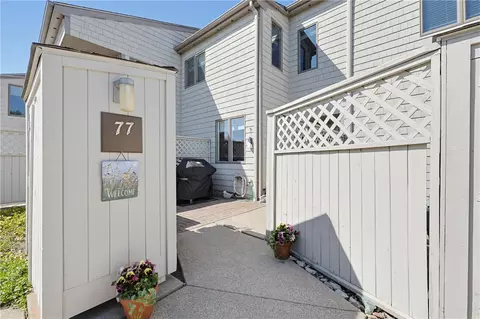 77 Windward Ln, Bristol, RI 02809