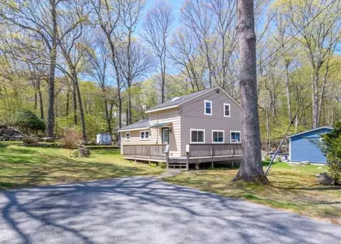 281 Richardson Rd, Coventry, RI 02816