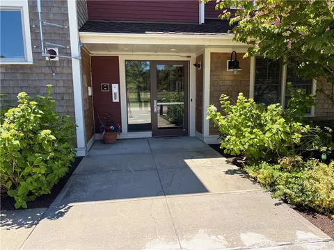 190 Clarke Rd #102, Narragansett, RI 02882