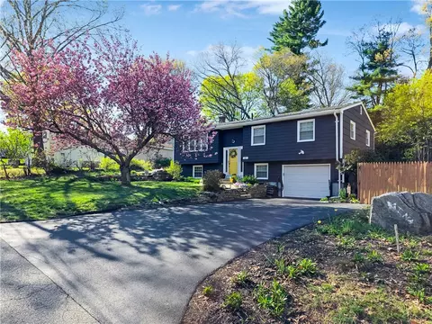12 Elmonte Dr, Coventry, RI 02816