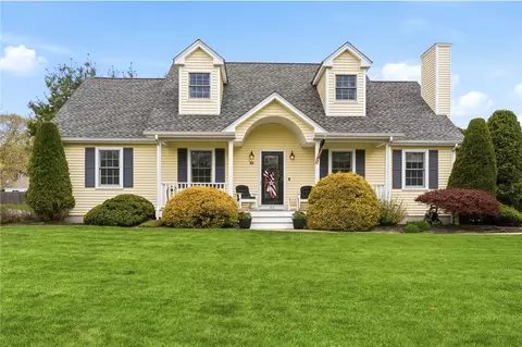 32 Sunny View Ct, Warwick, RI 02886