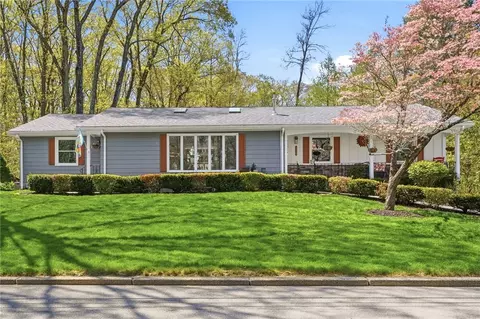 7 Meadowbrook Rd, Lincoln, RI 02865
