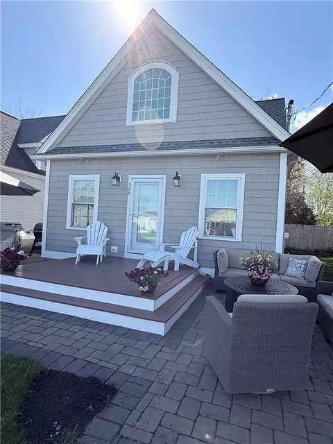 64 Burnside Ave, Narragansett, RI 02882