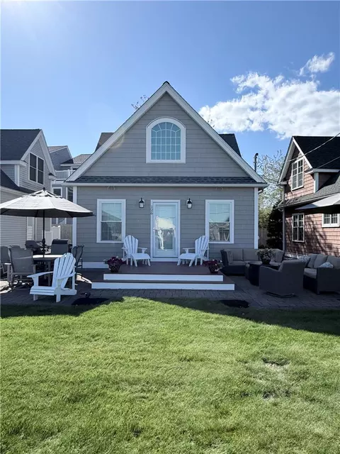 64 Burnside Ave, Narragansett, RI 02882